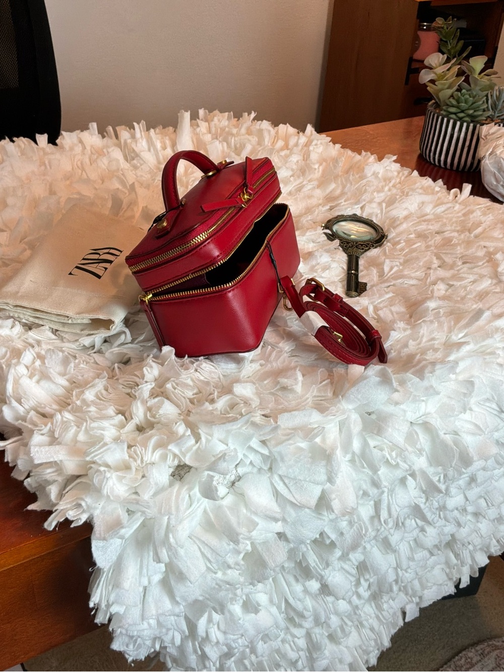 Zara Red Double-Zip Vanity Case - Picture 6 of 8